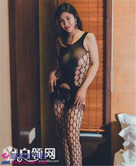 闫盼盼单手解内衣视频_美女单手解内衣扣视频